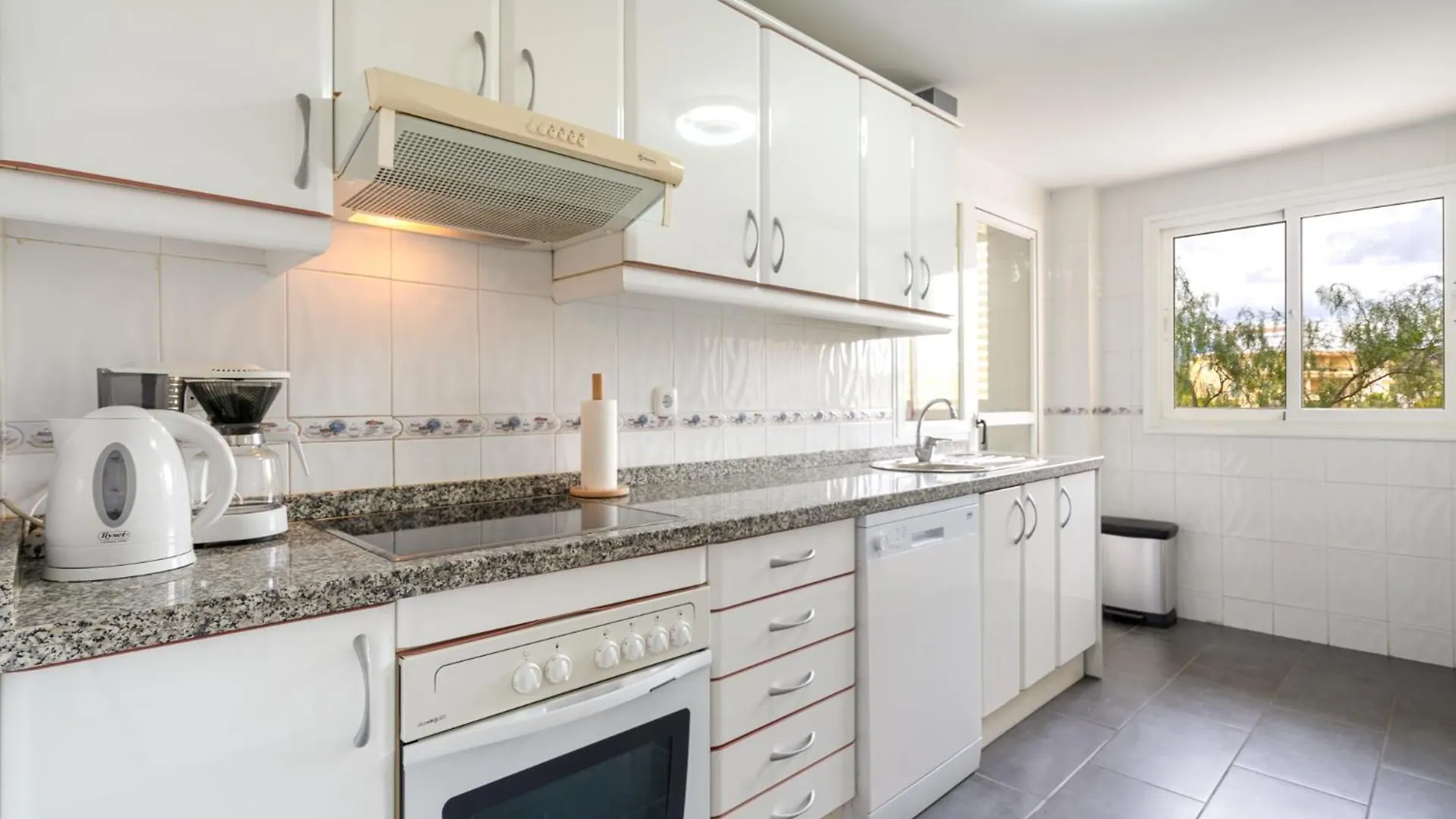 Lets In The Sun - La Cala De Mijas - Apartments With Sea Or Pool Views